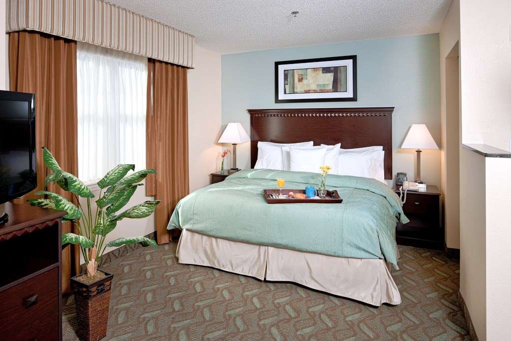 Homewood Suites by Hilton Boston / Andover | 4 Riverside Dr, Andover, MA 01810, USA | Phone: (978) 475-6000