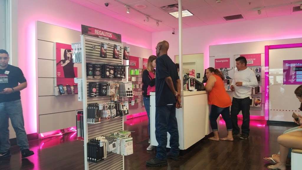 T-Mobile | 4400 North Fwy D100, Houston, TX 77022, USA | Phone: (713) 699-1470