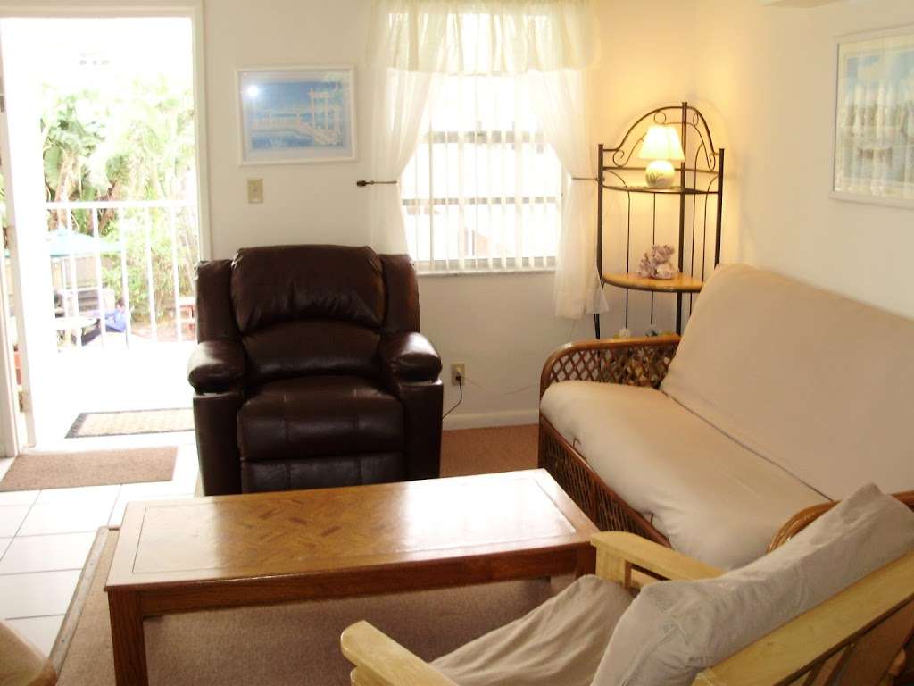 Beachside Gardens Suites | 2019 NE 4th Ct, Deerfield Beach, FL 33441 | Phone: (954) 427-0523