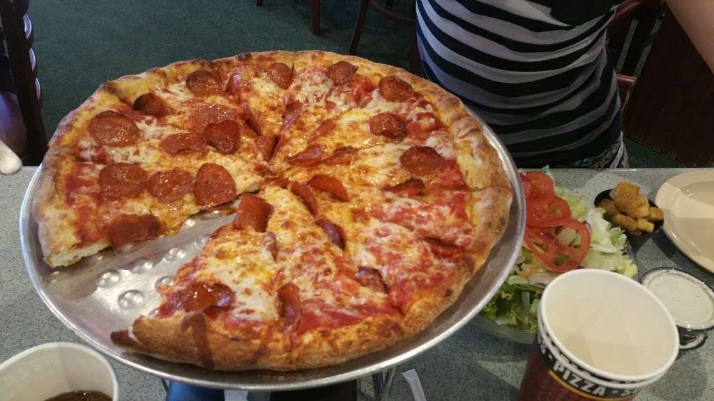 Vinces Pizza & Grill | 2311 E Ave S F1, Palmdale, CA 93550 | Phone: (661) 266-3000