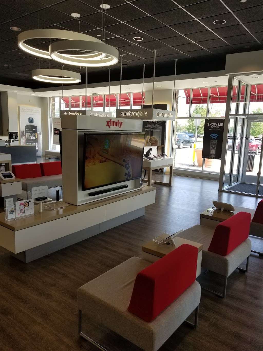 Xfinity Store by Comcast | 280 School St, Mansfield, MA 02048, USA | Phone: (800) 266-2278