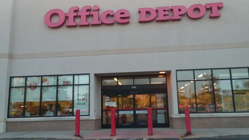 Office Depot | 1820 MEADOW LANE, MEADOW LN. & GRANDVIEW BLVD, Co Hwy T, Pewaukee, WI 53072, USA | Phone: (262) 701-9066