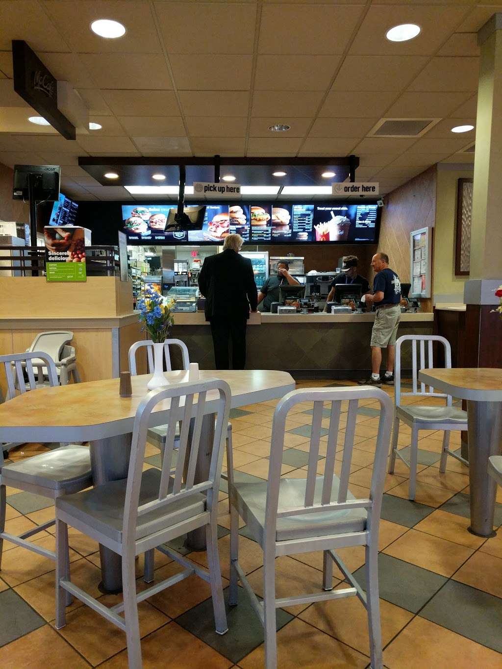 McDonalds | 855 Market Pl Blvd, Robbinsville, NJ 08691 | Phone: (609) 581-9600