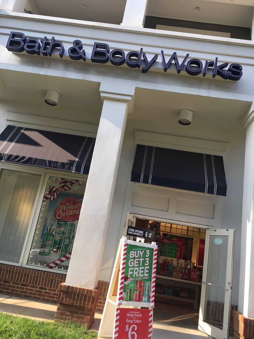 Bath & Body Works | 16805 Birkdale Commons Pkwy, Huntersville, NC 28078, USA | Phone: (704) 895-2849