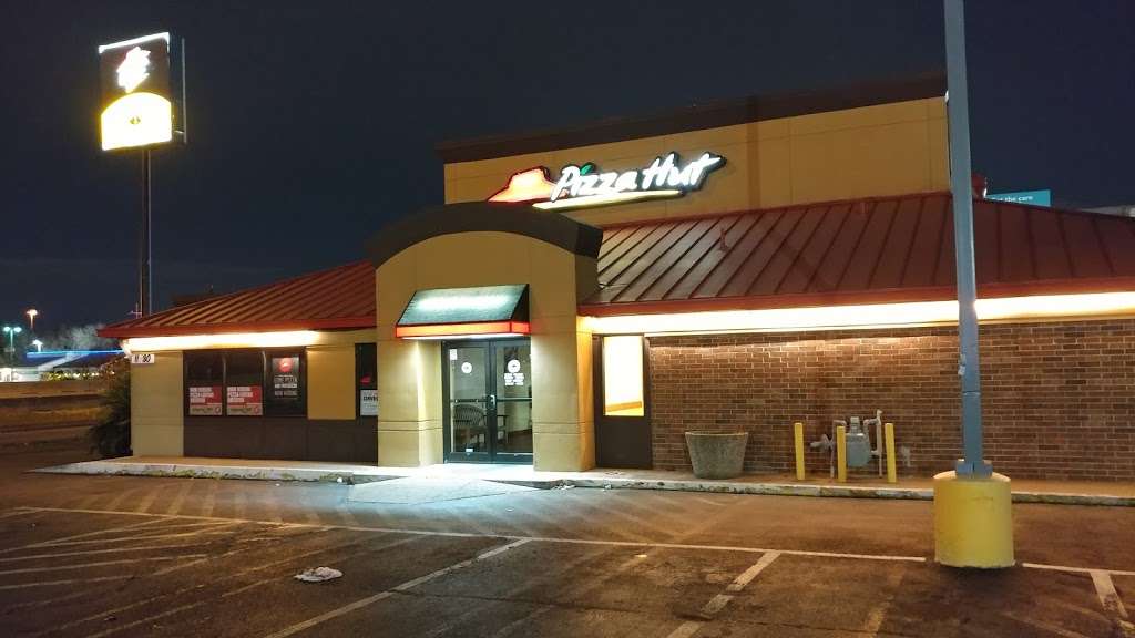 Pizza Hut | 11230 North Fwy, Houston, TX 77037, USA | Phone: (281) 447-8373