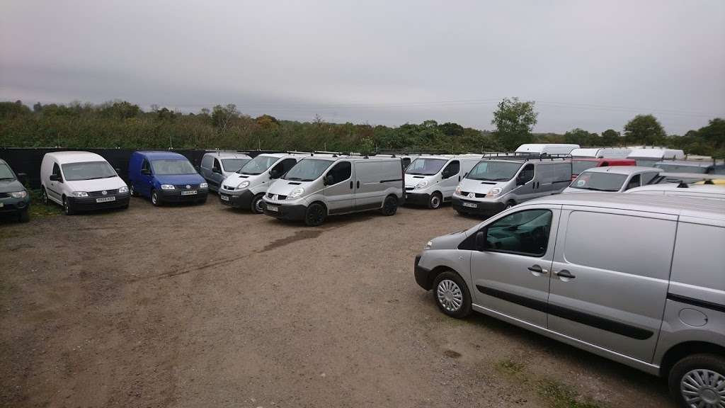 R D C Gatwick Vans | Edolph Farm, Norwood Hill Road, Horley RH6 0EB, UK | Phone: 07949 720148