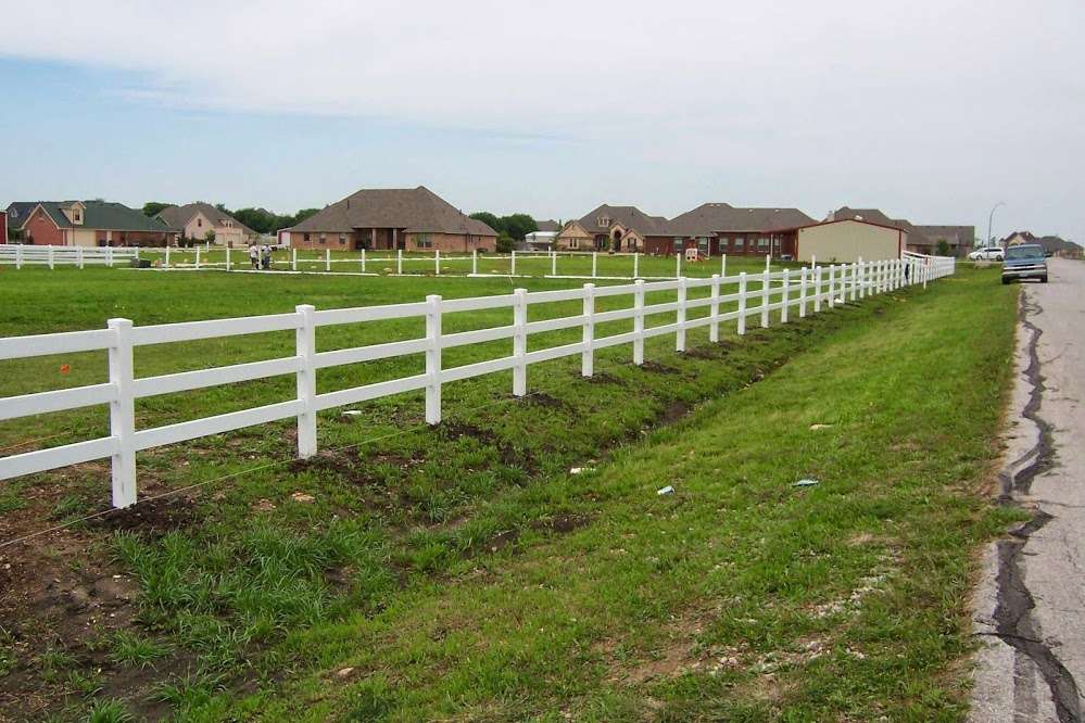 Buzz Custom Fence | 1231 Greenway Dr, Duncanville, TX 75137, USA | Phone: (469) 316-6044