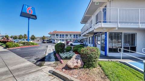 Motel 6 Vallejo - Six Flags West | 1455 Enterprise St, Vallejo, CA 94589, USA | Phone: (707) 643-7611