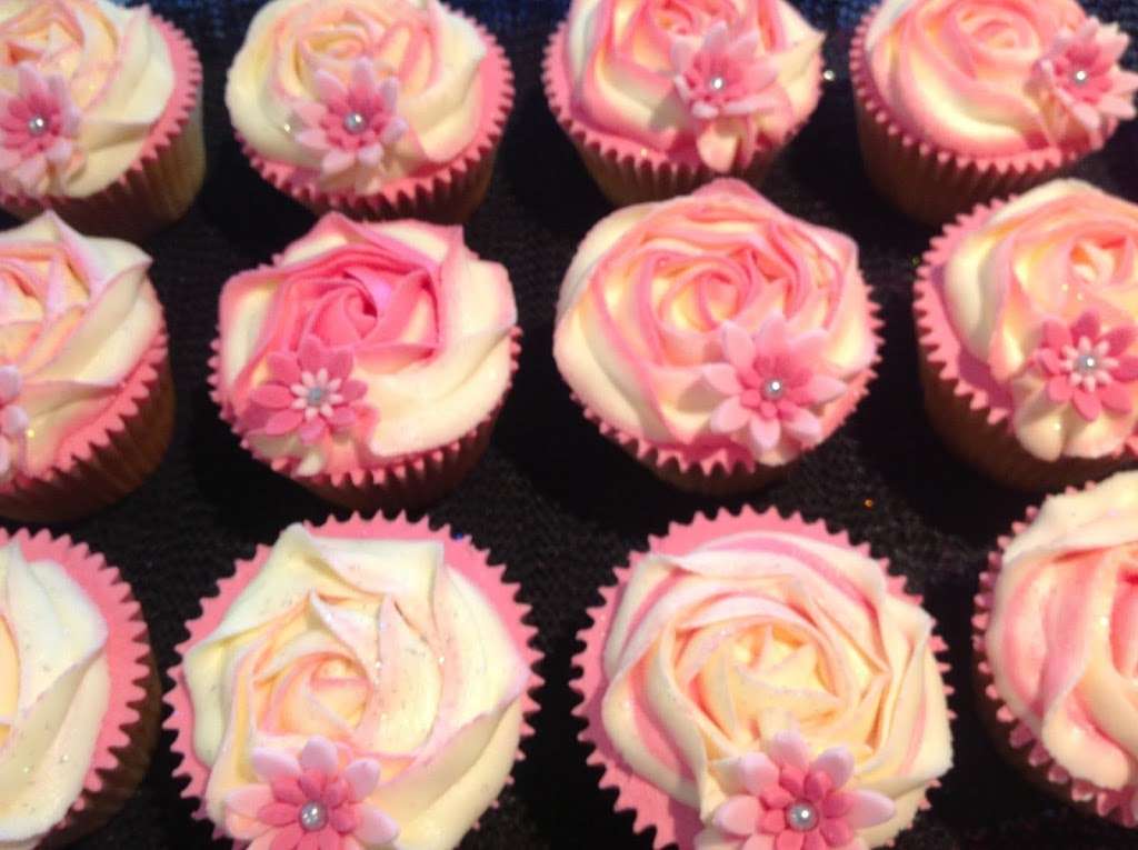 BellaBoos Cupcake | 9 Phillips Cl, Crawley RH10 7NP, UK | Phone: 07905 394028