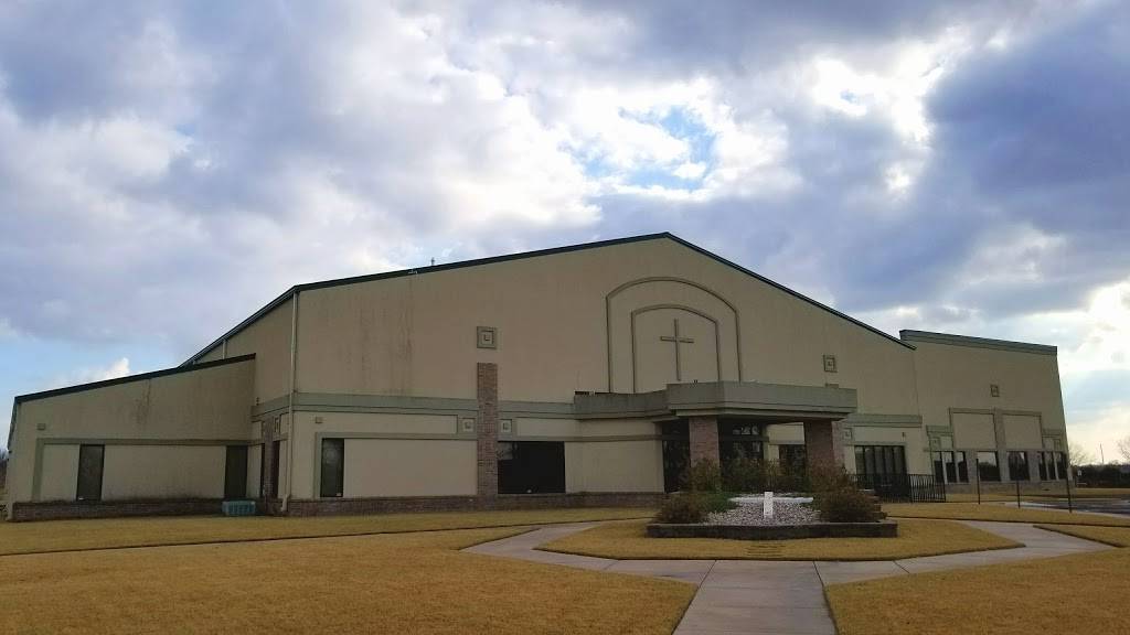 Woodland Lakes Community Church | 770 S Greenwich Rd, Wichita, KS 67207 | Phone: (316) 682-9522