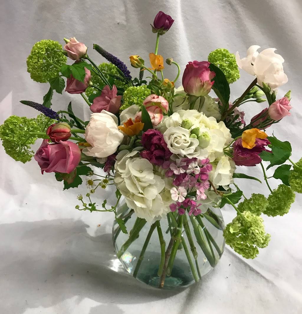 Company Flowers & Gifts Too! | 2107 N Pollard St, Arlington, VA 22207, USA | Phone: (703) 525-3062