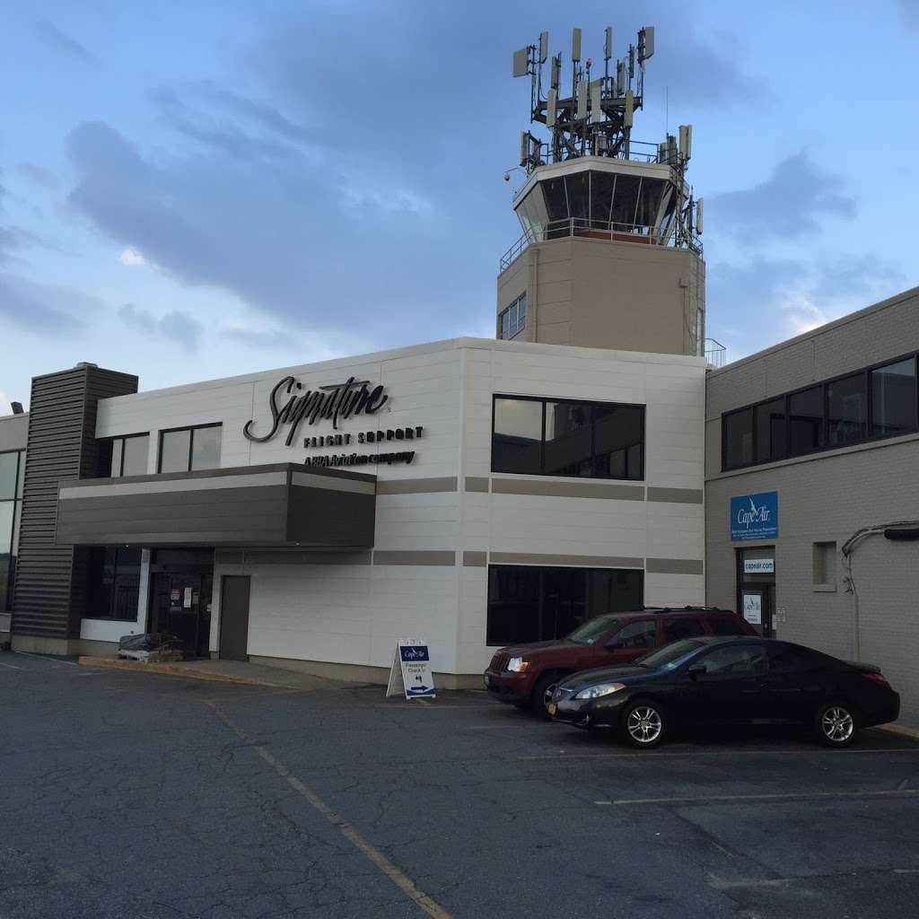 Signature Flight Support HPN East - White Plains Westchester Cou | 2 Hangar Rd, White Plains, NY 10604 | Phone: (914) 682-7770