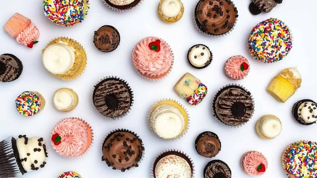 Gigis Cupcakes Mansfield | 3300 E Broad St #144, Mansfield, TX 76063, USA | Phone: (817) 592-3252