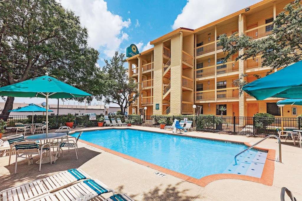 La Quinta Inn by Wyndham San Antonio I-35 N at Toepperwein | 12822 I-35, San Antonio, TX 78233, USA | Phone: (210) 657-5500