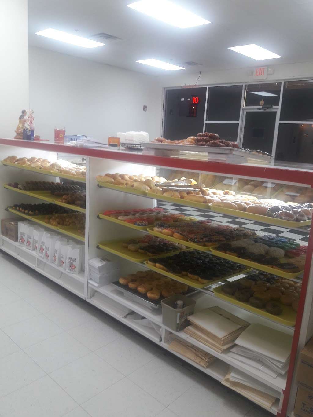 Billys Donuts | 17310 W Grand Pkwy S B, Sugar Land, TX 77479, USA | Phone: (281) 239-2507