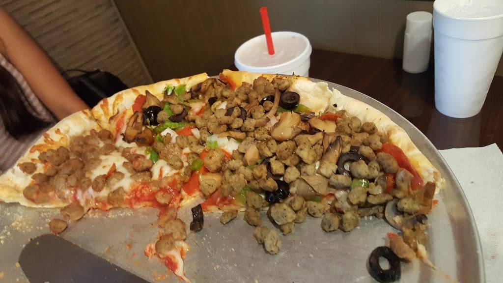 Knollas Pizza | East | 7732 Central Ave #123, Wichita, KS 67206, USA | Phone: (316) 440-4540