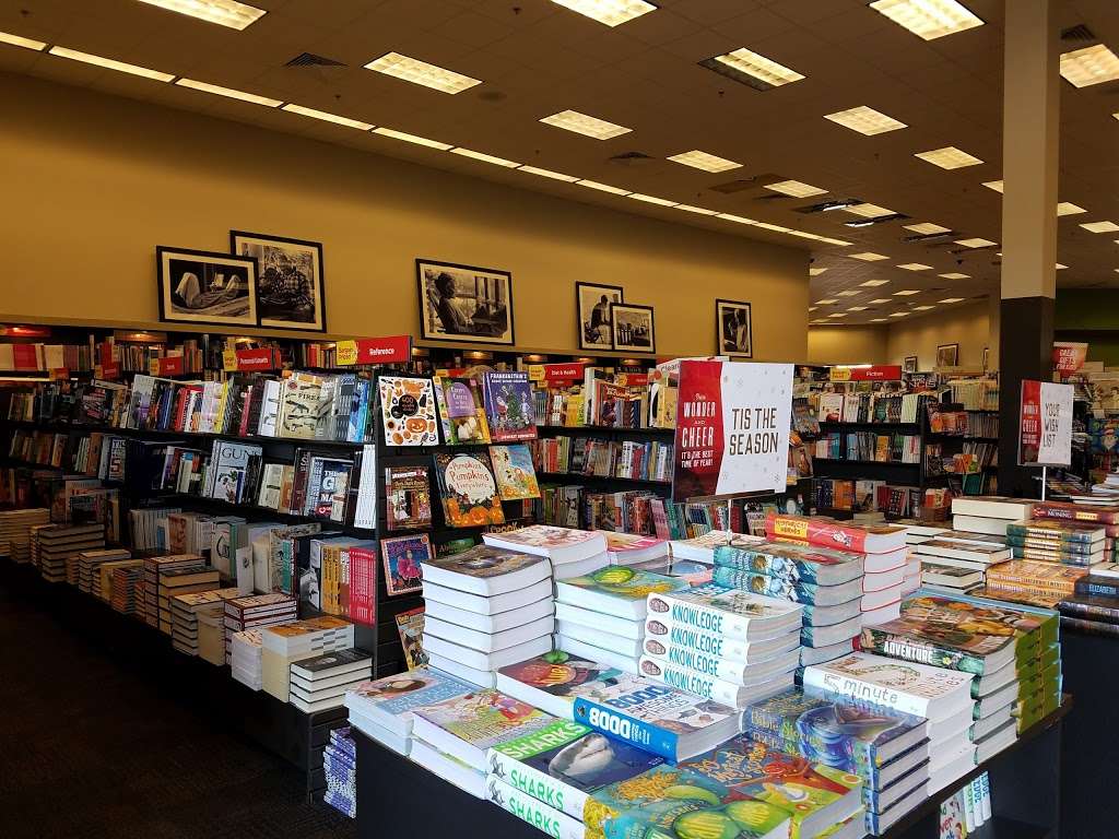 Books-A-Million | 1520 Town Center Dr, Lakeland, FL 33803, USA | Phone: (863) 688-6382