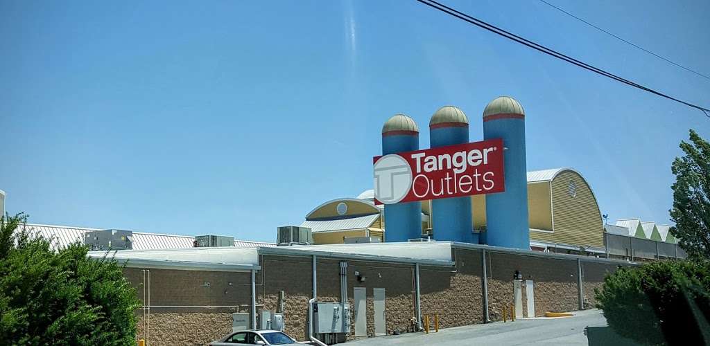 Tanger Outlets Lancaster | 311 Stanley K Tanger Blvd, Lancaster, PA 17602, USA | Phone: (717) 392-7260