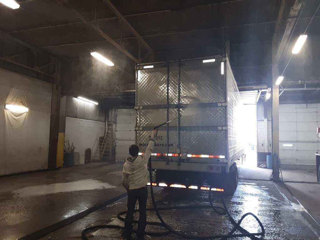 J & M Truck Wash | 1325 N 31st Ave, Melrose Park, IL 60160 | Phone: (708) 397-4248