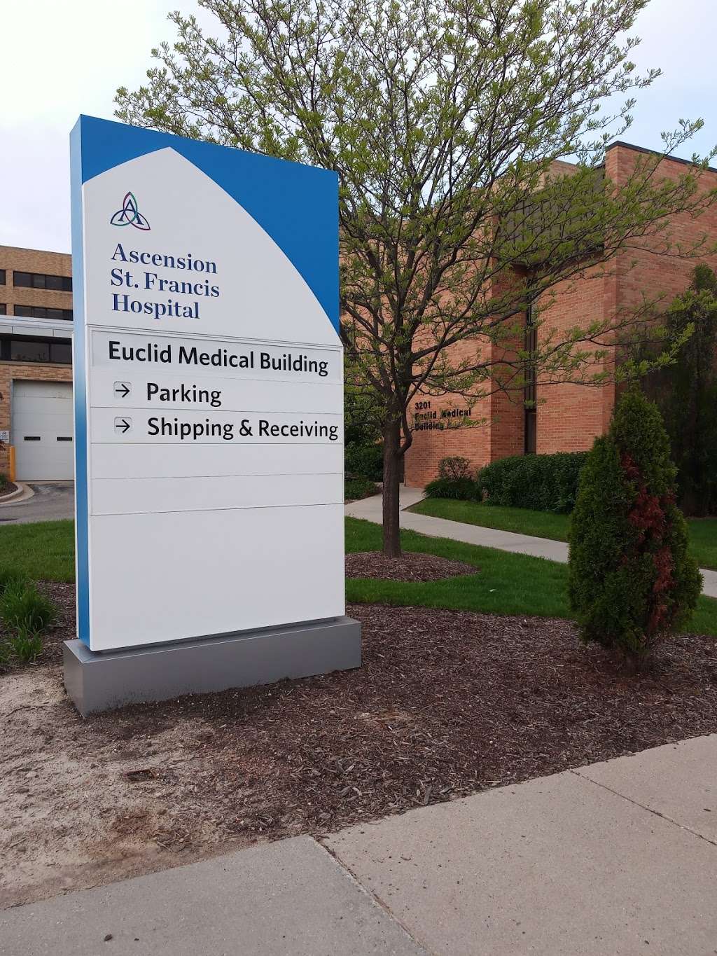 Ascension Medical Group at St. Francis Euclid Building - Primary | 3201 S 16th St #1000, Milwaukee, WI 53215, USA | Phone: (414) 389-3180