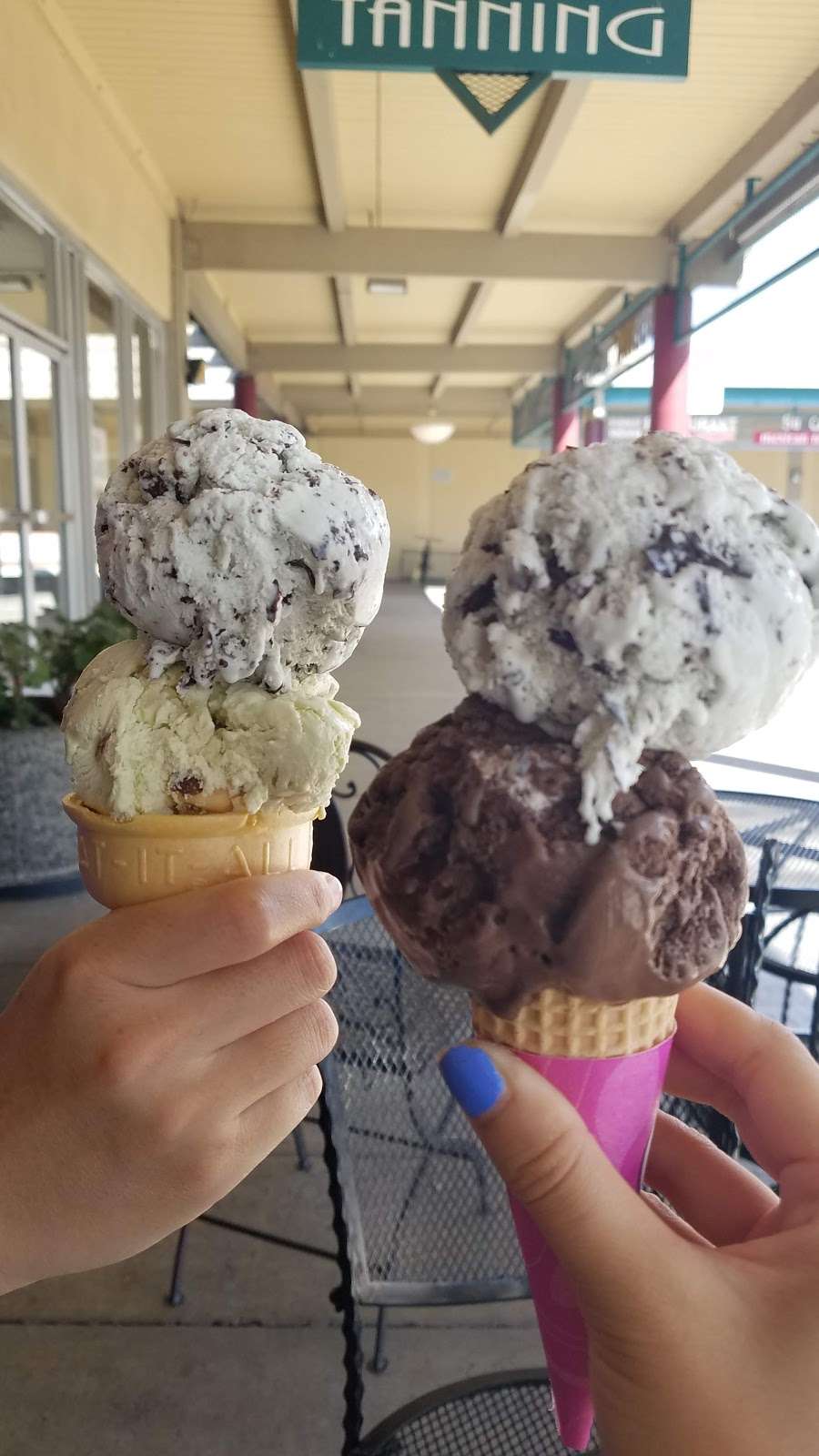 Baskin-Robbins | 130 Calistoga Rd, Santa Rosa, CA 95409, USA | Phone: (707) 538-1331