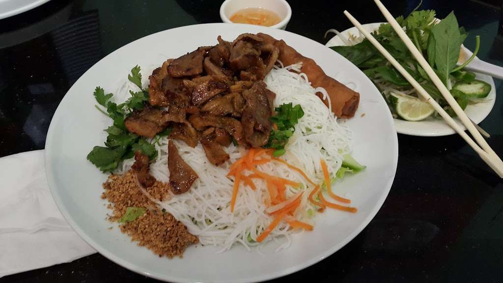 Pho Que Huong | 291 E Round Grove Rd, Lewisville, TX 75067, USA | Phone: (214) 488-9122