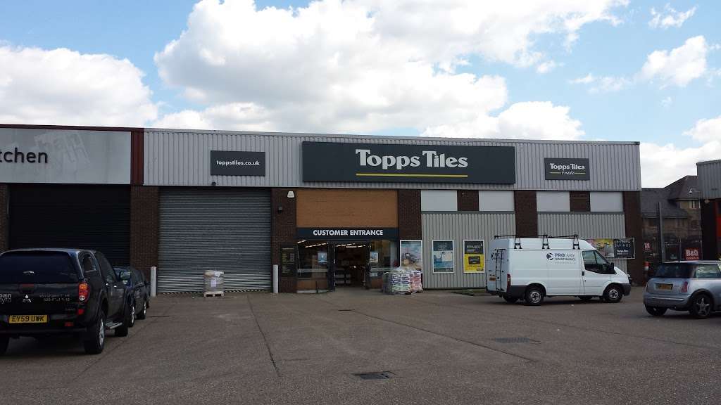 Topps Tiles Chingford | North Circular Road, Unit 8, Deacon Estate, London, Chingford E4 8QF, UK | Phone: 020 8523 2110