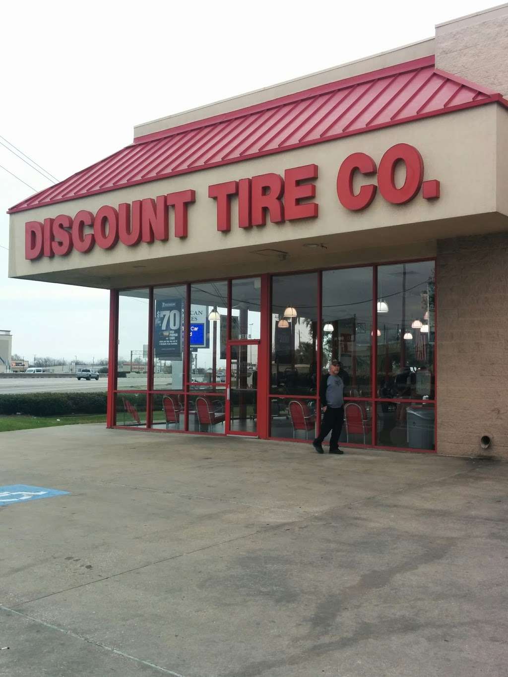 Discount Tire | 9014 Gulf Fwy, Houston, TX 77017, USA | Phone: (713) 946-8683