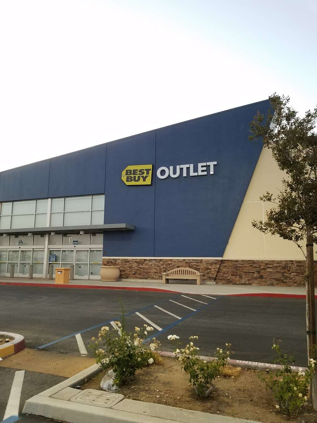 Best Buy Outlet Store | 27220 Eucalyptus Ave, Moreno Valley, CA 92555, USA | Phone: (951) 571-2474