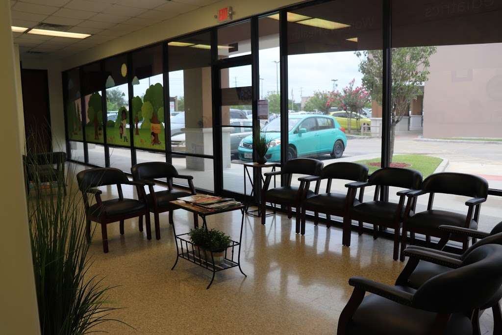 Pearland Family Health Center | 2552 E Broadway St #102, Pearland, TX 77581, USA | Phone: (281) 824-1480