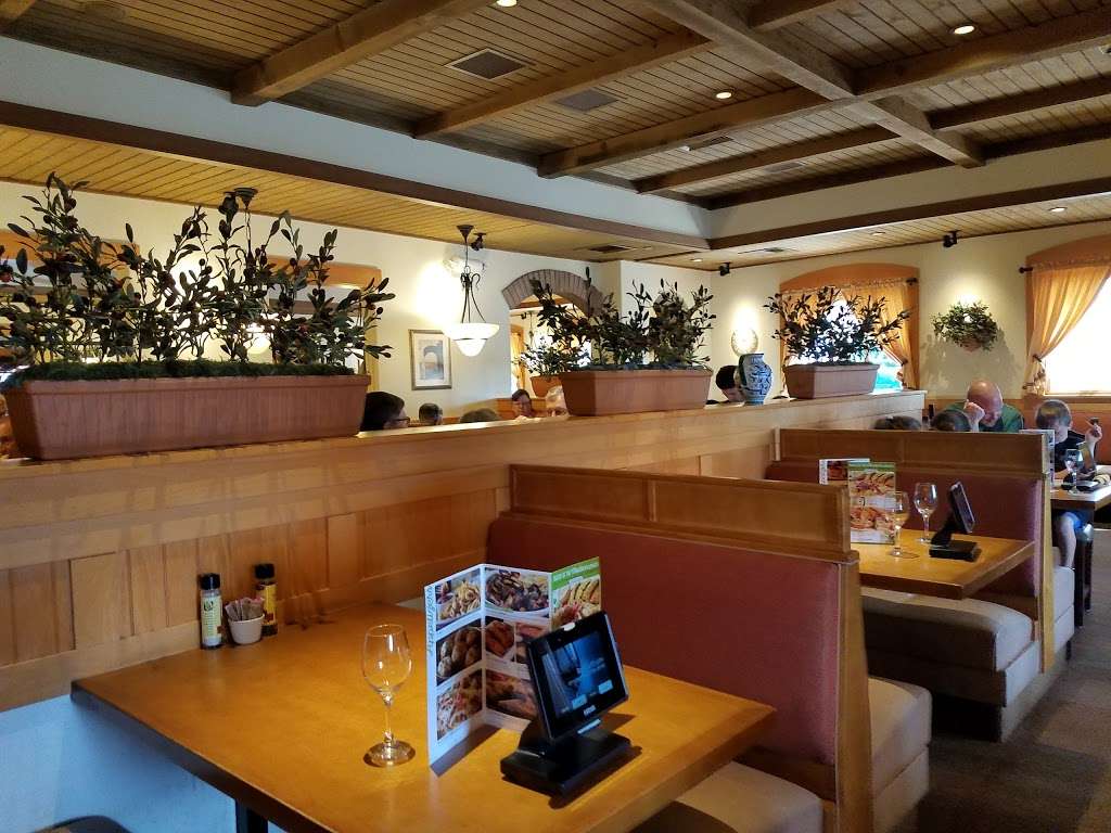 Olive Garden Italian Restaurant | 650 NW Blue Pkwy, Lees Summit, MO 64063 | Phone: (816) 347-9778