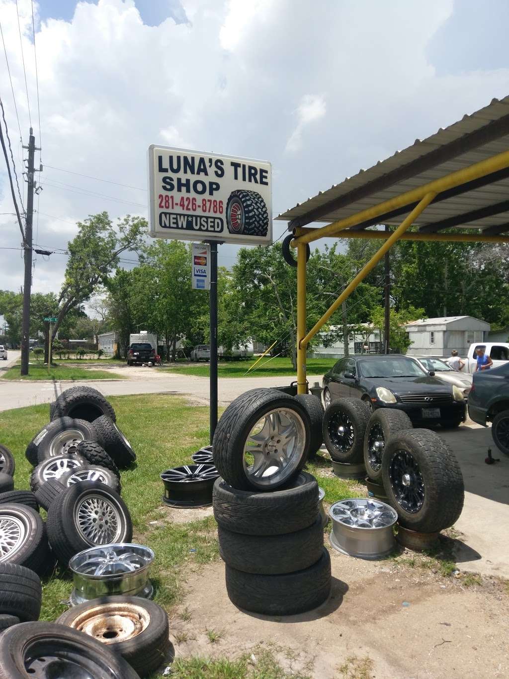 Lunas Tire Shop | 324 S Main St, Highlands, TX 77562 | Phone: (281) 426-8786