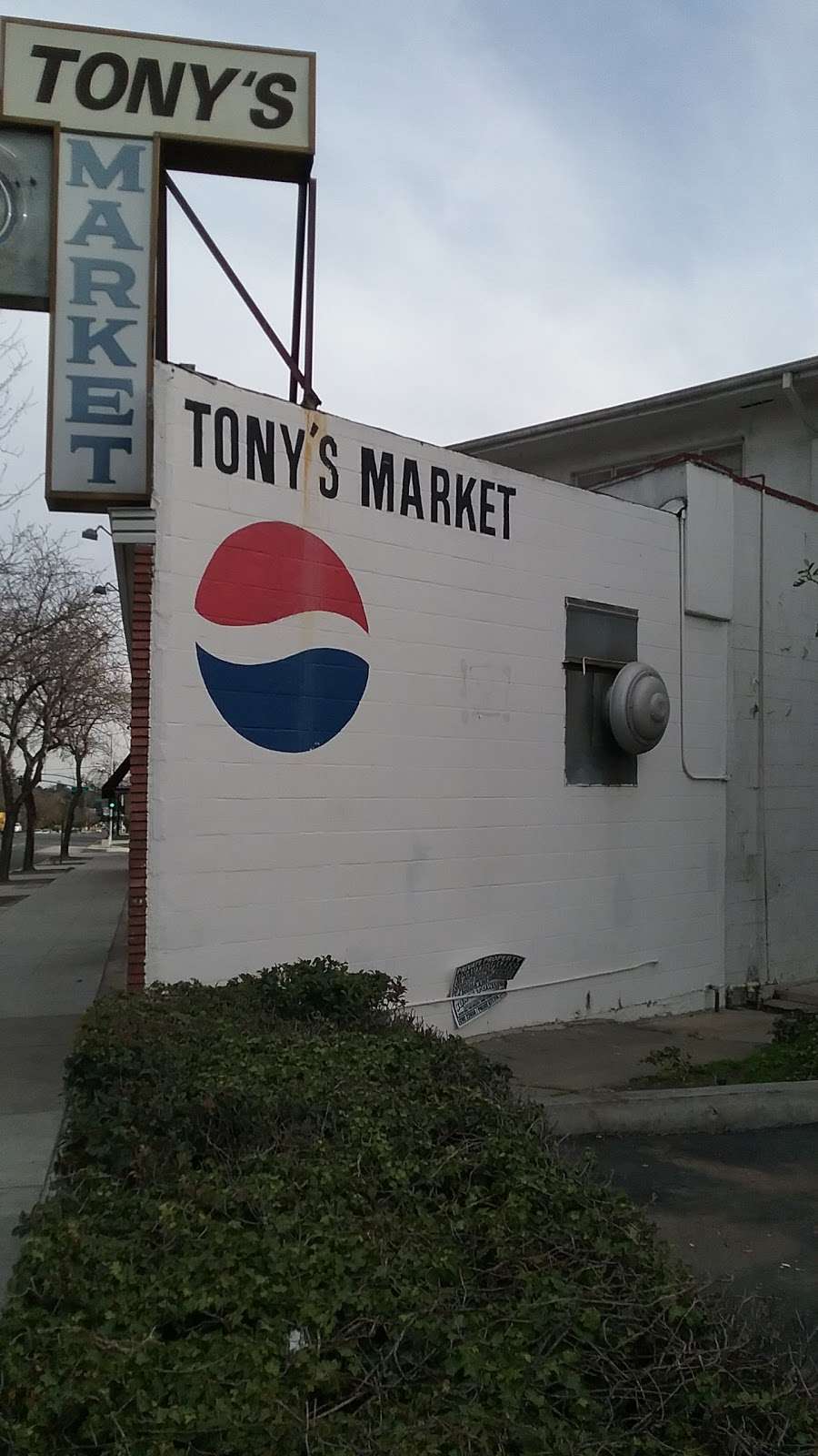 Tonys Sandwiches and Market | 2813 N Glenoaks Blvd, Burbank, CA 91504, USA | Phone: (818) 846-5863