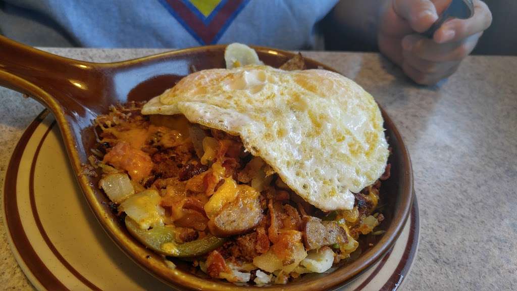 Mrs Vs Restaurant | 855 E Rollins Rd, Round Lake Beach, IL 60073, USA | Phone: (847) 223-0404