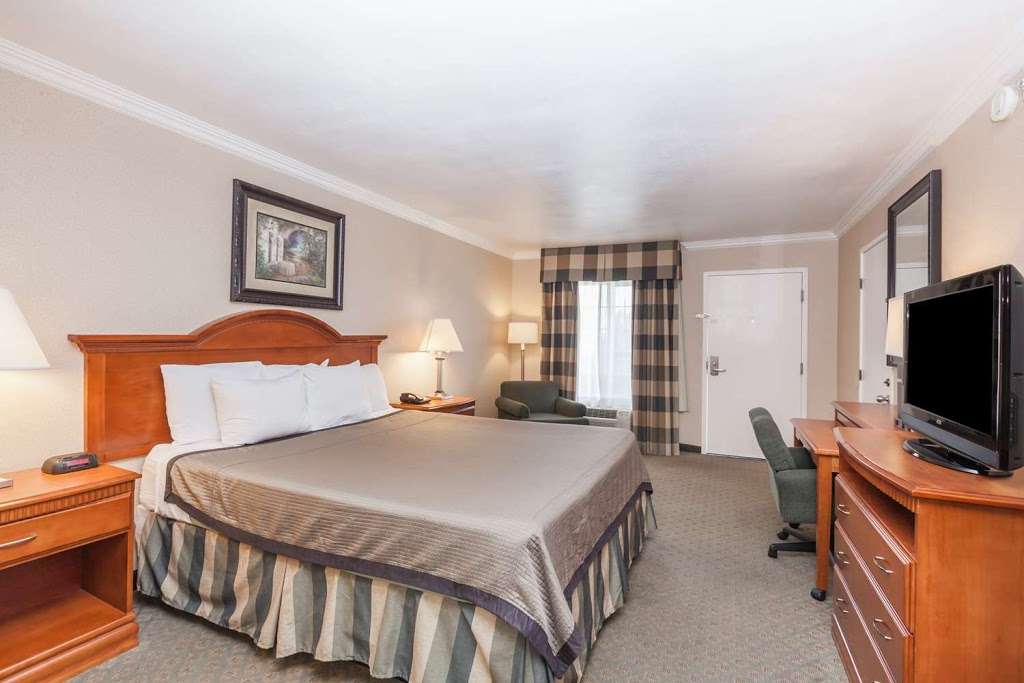 Travelodge Sylmar CA | 14955 Roxford St, Sylmar, CA 91342 | Phone: (818) 639-3726