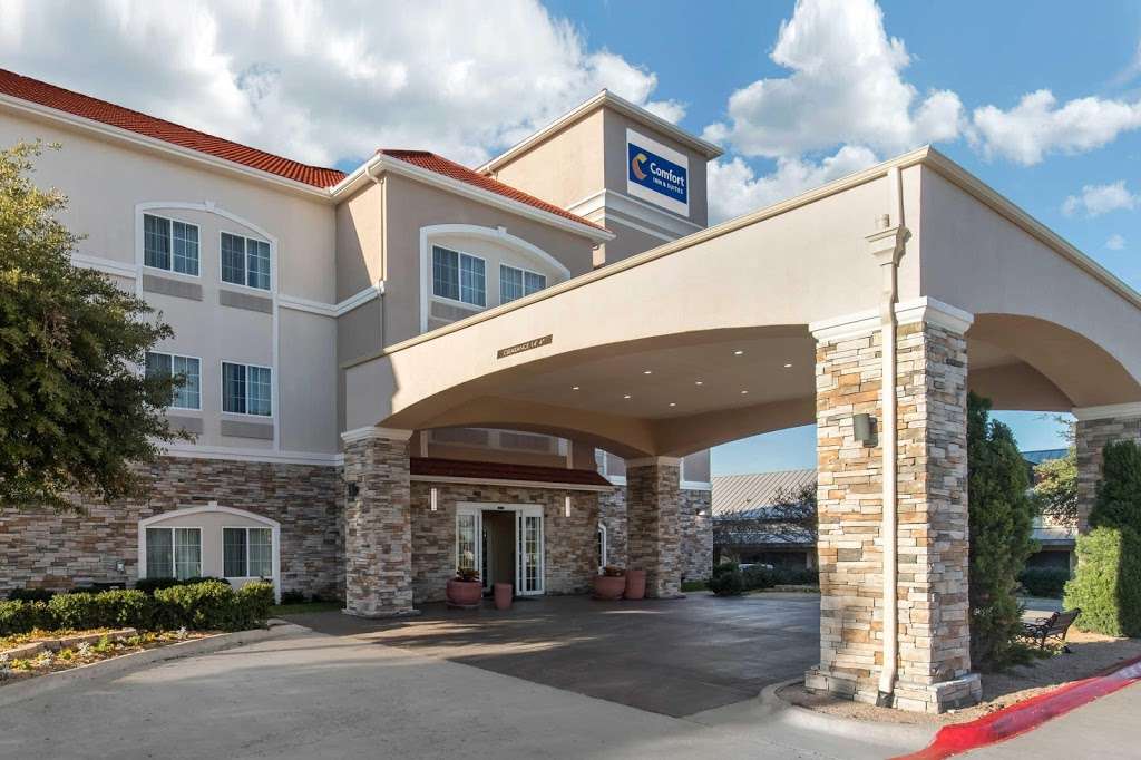 Comfort Inn & Suites Cedar Hill Duncanville | 1419 N, US-67, Cedar Hill, TX 75104, USA | Phone: (469) 575-5620