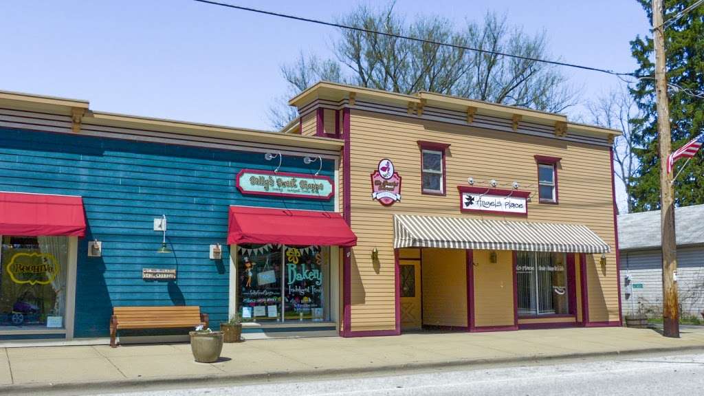 Sallys Sweet Shoppe | S42 W31370 WI-83, Genesee Depot, WI 53127, USA | Phone: (262) 968-1803