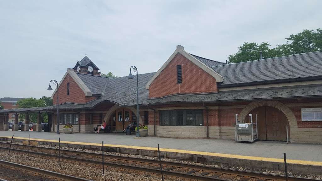 Lehigh/Glenview Metra Station | Glenview, IL 60025, USA