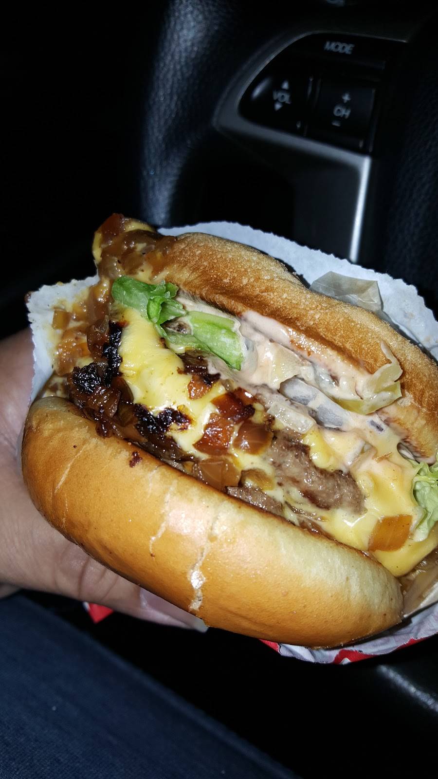 In-N-Out Burger | 2657 S 2nd St, Fresno, CA 93706, USA | Phone: (800) 786-1000