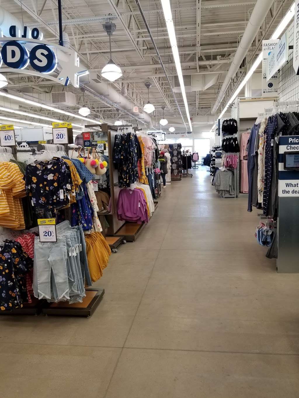 Old Navy | 253 Hartford Ave, Bellingham, MA 02019, USA | Phone: (508) 966-3799