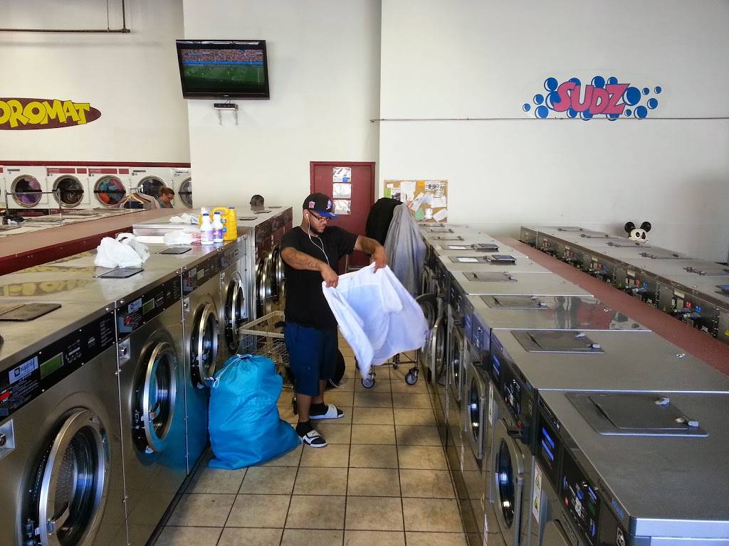 Laundromat @Fairview (LAST WASH 6:30PM) | 175 Broad Ave, Fairview, NJ 07022 | Phone: (201) 943-0800