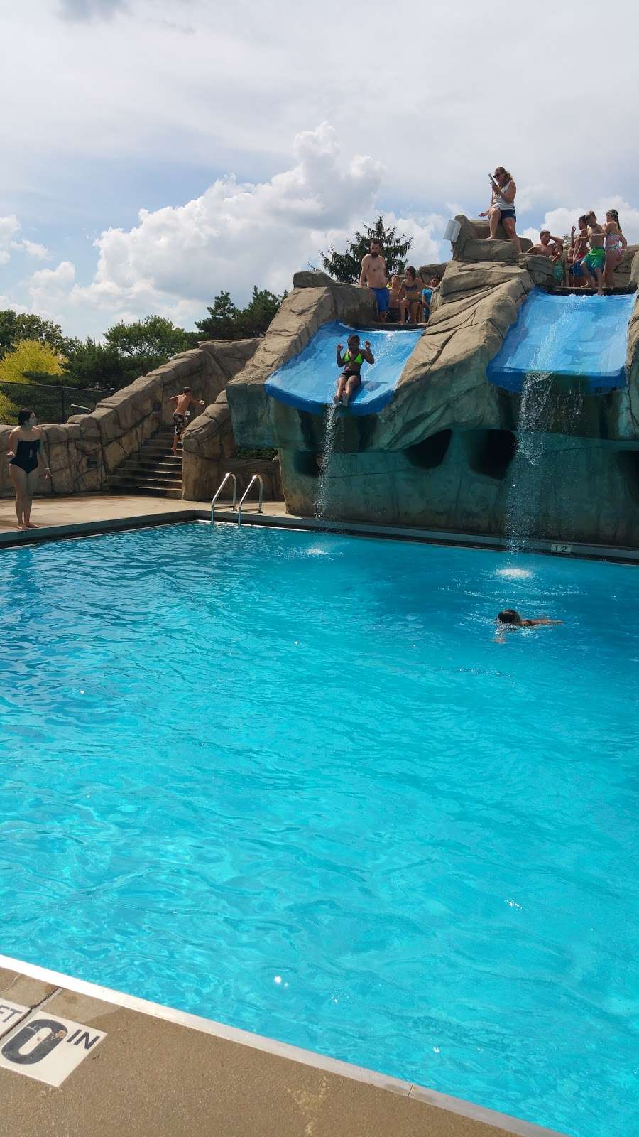 Phillips Park Family Aquatic Center | 828 Montgomery Rd, Aurora, IL 60505 | Phone: (630) 851-8686