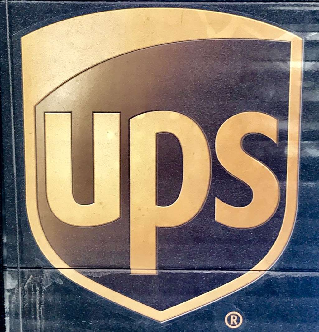 UPS Customer Center | 110 Kimball Ln, Lynnfield, MA 01940, USA | Phone: (800) 742-5877