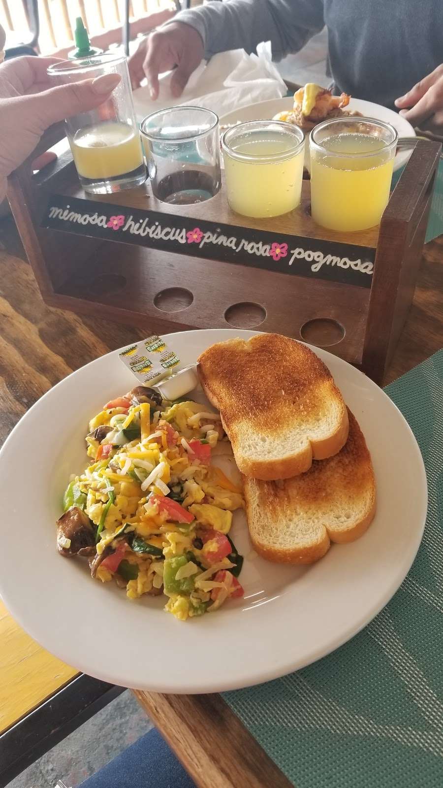 Daybreak Island Grill | 2296 Bacon St, San Diego, CA 92107, USA | Phone: (619) 222-0406