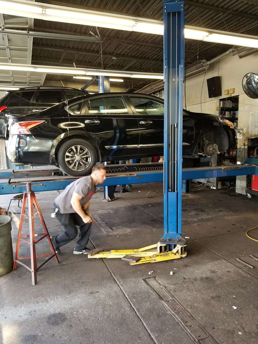 Monro Auto Service And Tire Centers | 409 S White Horse Pike, Stratford, NJ 08084 | Phone: (856) 627-8700