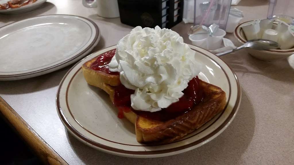 Cherry Hill Cafe | 9733, 2635 E Cass St, Joliet, IL 60432, USA | Phone: (815) 726-0881