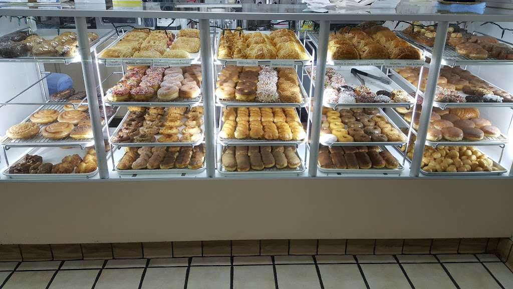 Deys Doughnuts & Croissants | 1190 N Studebaker Rd unit c, Long Beach, CA 90815, USA | Phone: (562) 430-2877