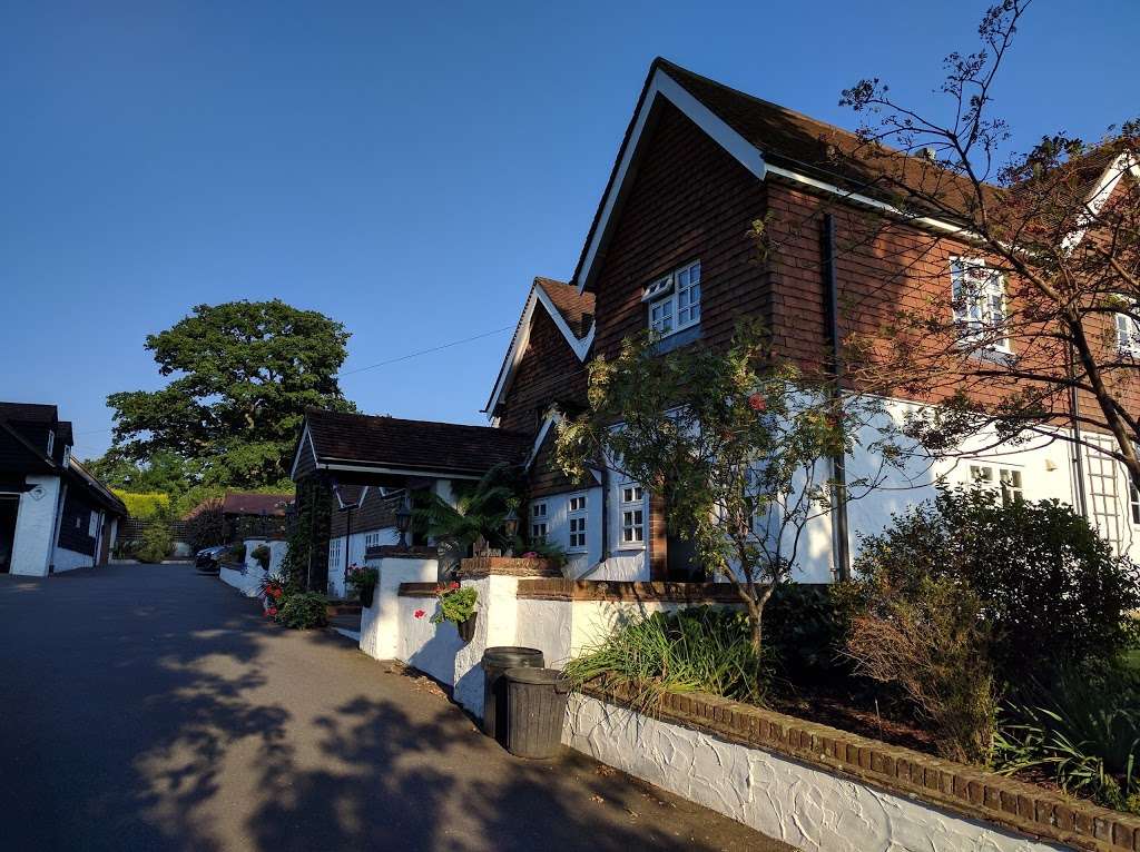 Great Harwoods Farm Bed & Breakfast | Harwoods Ln, East Grinstead RH19 4NJ, UK | Phone: 01342 300969