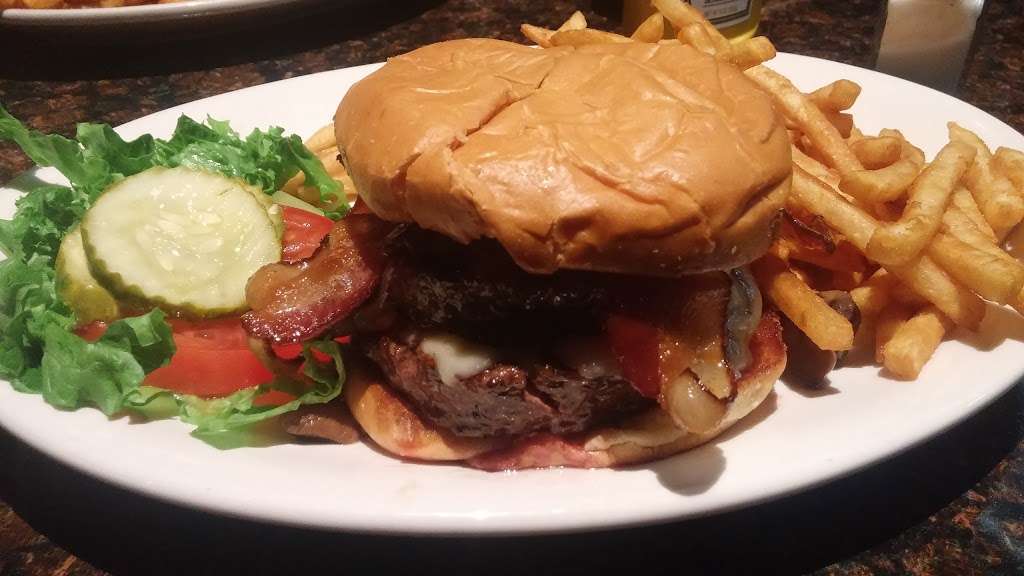 Mulligans Irish Pub & Grill | 8933 S 27th St, Franklin, WI 53132, USA | Phone: (414) 304-0300