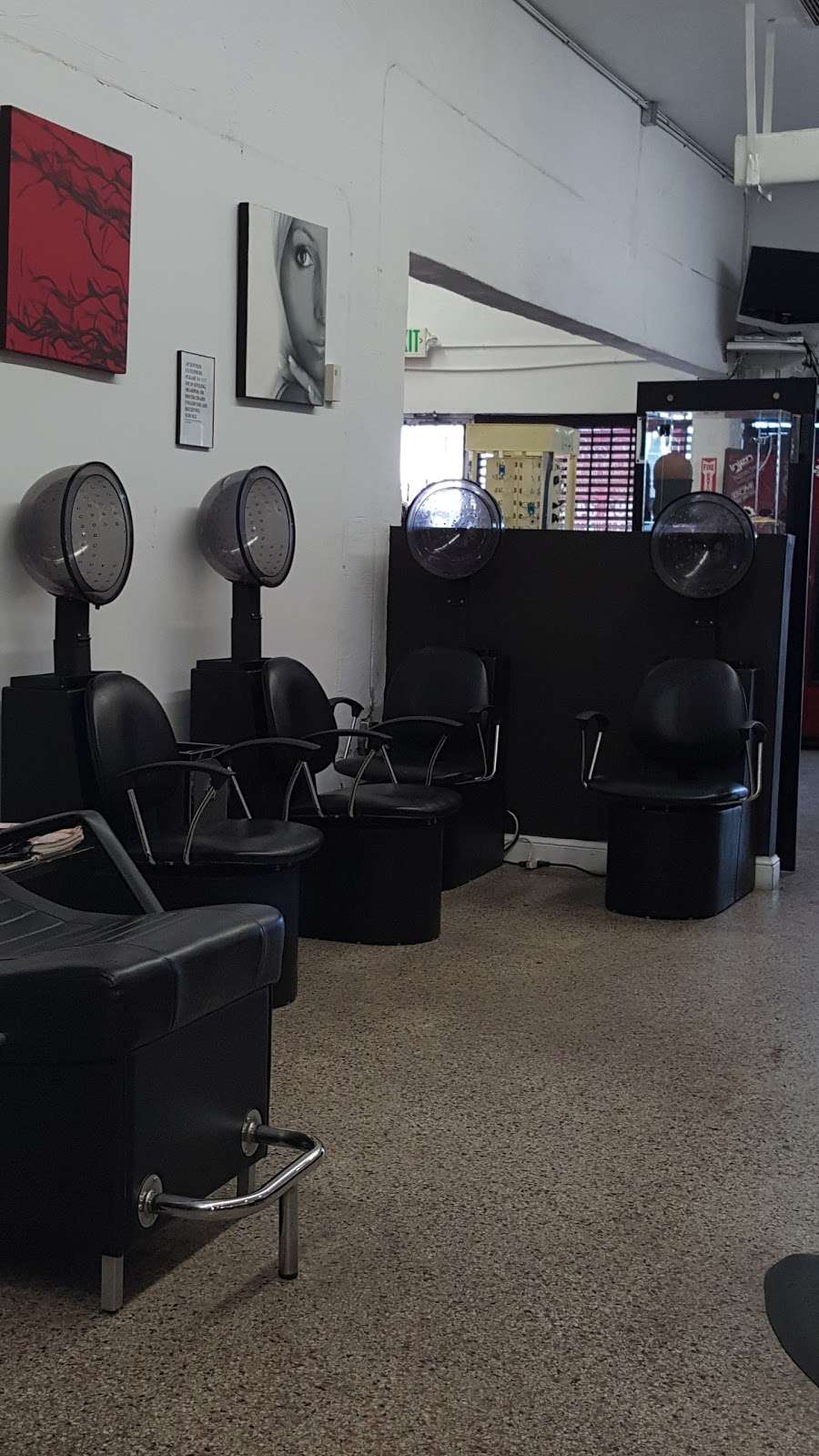 Vkutz Salontique | 1696 S 22nd Ave, Hollywood, FL 33020, USA | Phone: (754) 229-5889